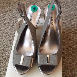 Anne Klein size 8  heels